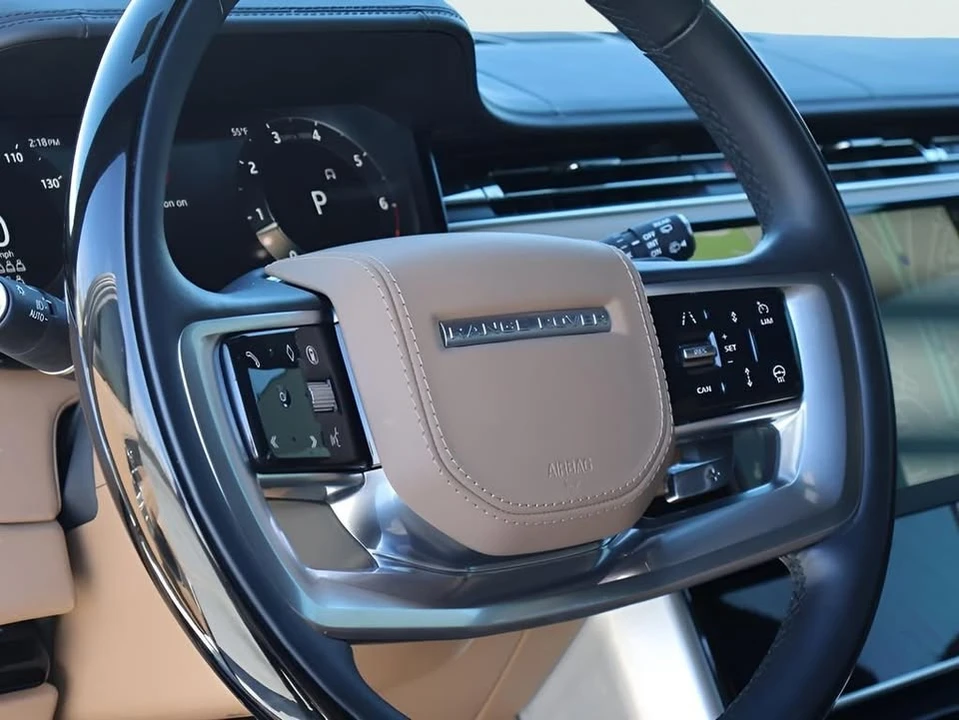 2025 Land Rover Range Rover L460 - Image 18 of 20