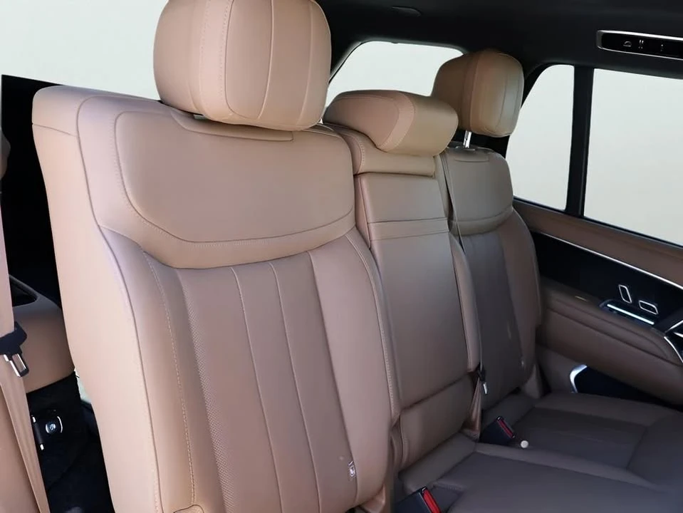 2025 Land Rover Range Rover L460 - Image 12 of 20