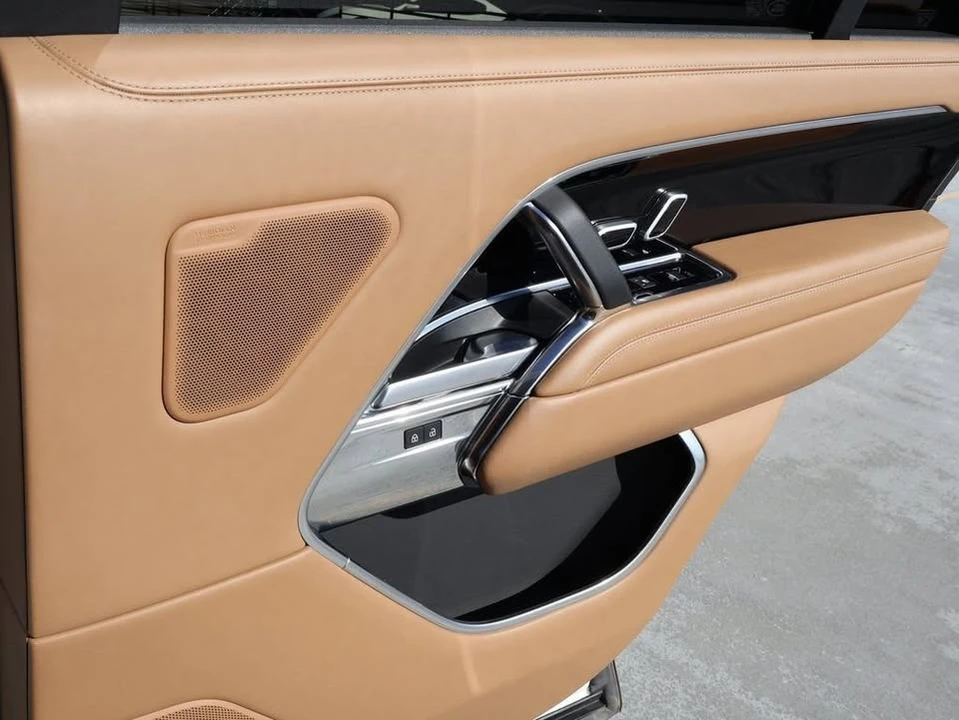 2025 Land Rover Range Rover L460 - Image 14 of 20