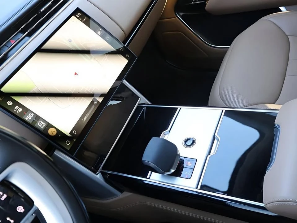2025 Land Rover Range Rover L460 - Image 19 of 20