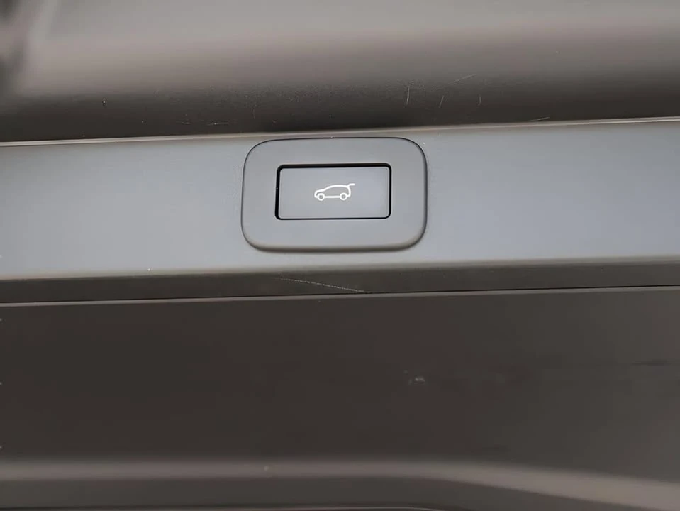 2025 Land Rover Range Rover L460 - Image 16 of 20