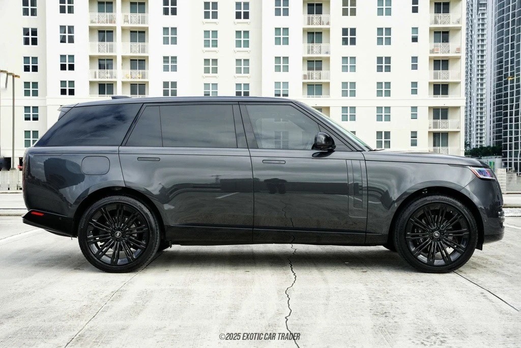 2025 Land Rover Range Rover L460 - Image 9 of 12