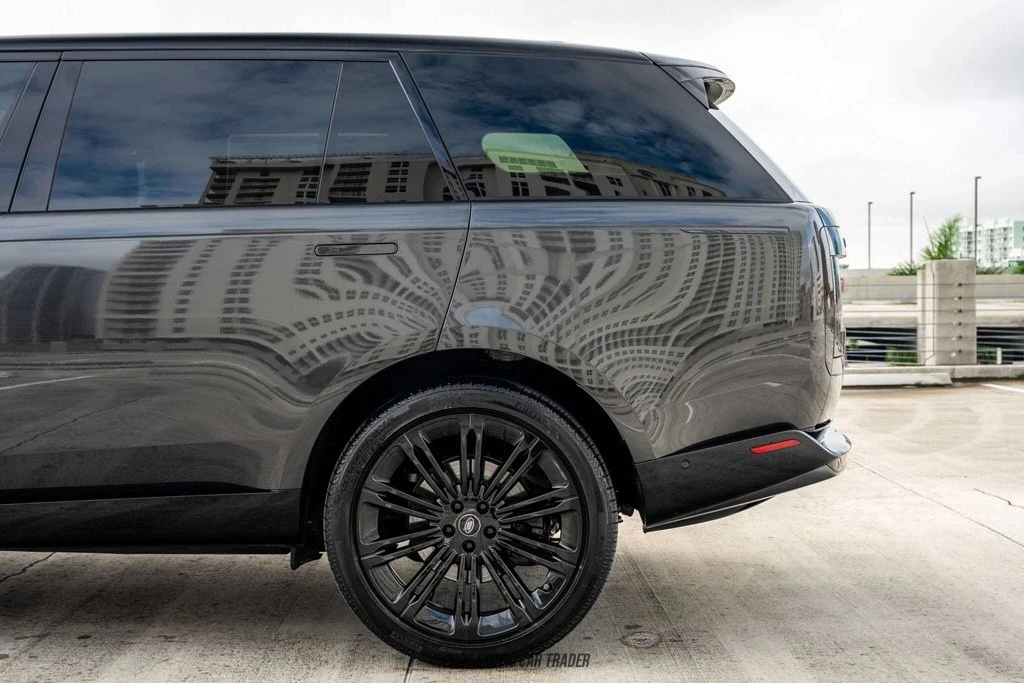 2025 Land Rover Range Rover L460 - Image 5 of 12