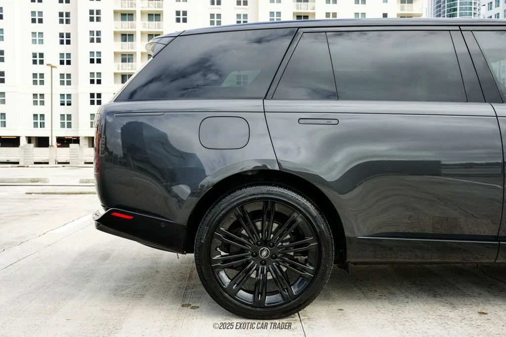 2025 Land Rover Range Rover L460 - Image 10 of 12