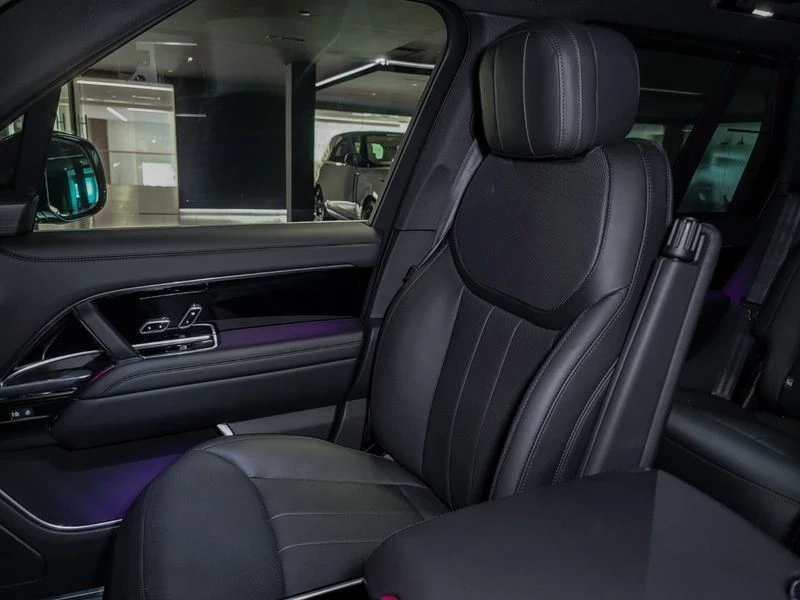 2025 Land Rover Range Rover L460 - Image 18 of 20