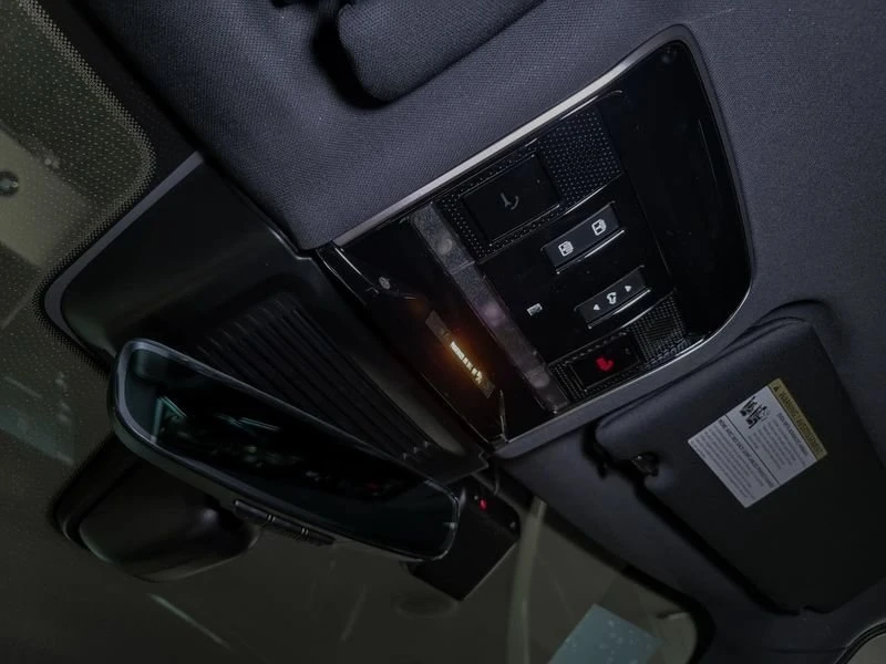 2025 Land Rover Range Rover L460 - Image 17 of 20