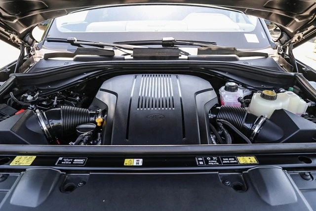 2025 Land Rover Range Rover L460 - Image 26 of 31