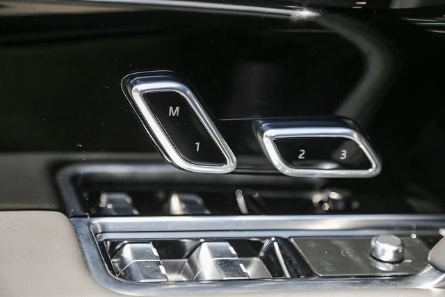 2025 Land Rover Range Rover L460 - Image 20 of 31