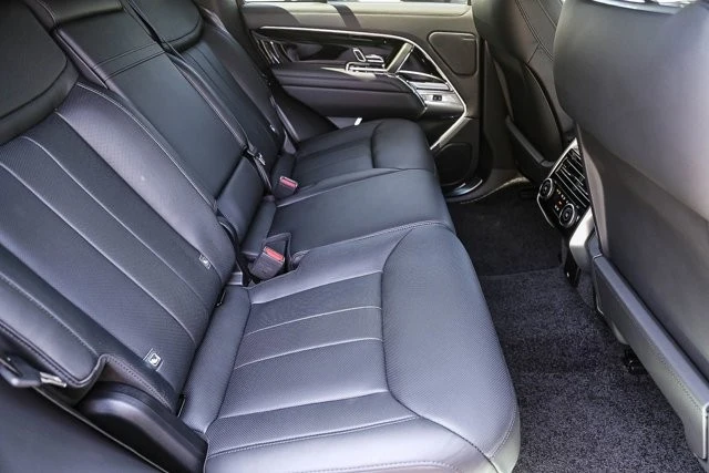 2025 Land Rover Range Rover L460 - Image 16 of 31