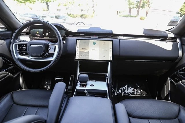 2025 Land Rover Range Rover L460 - Image 10 of 31