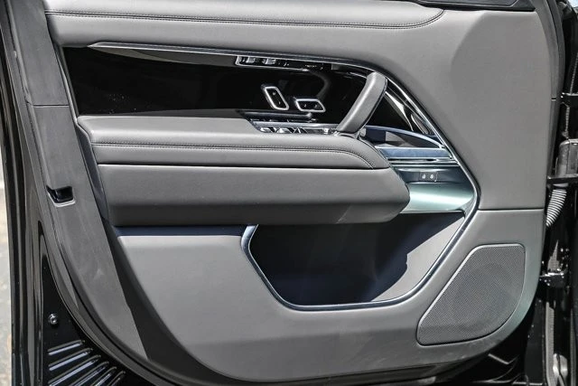 2025 Land Rover Range Rover L460 - Image 19 of 31