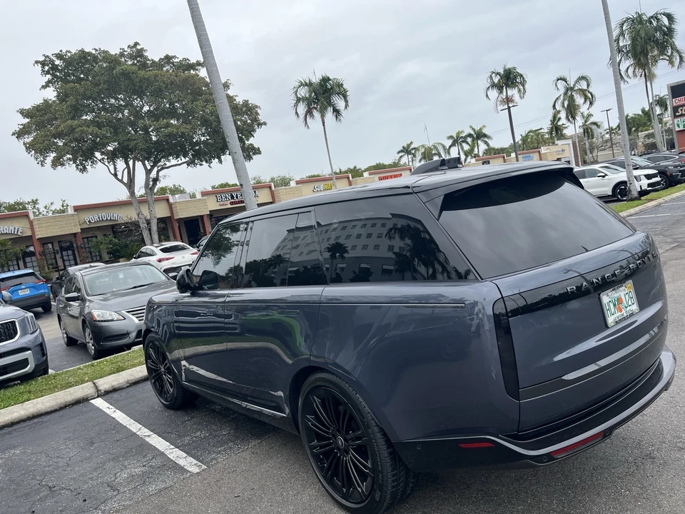2025 Land Rover Range Rover L460 - Image 5 of 5
