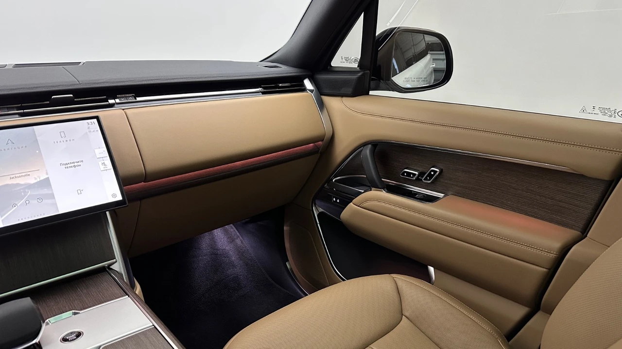2025 Land Rover Range Rover L460 - Image 14 of 31
