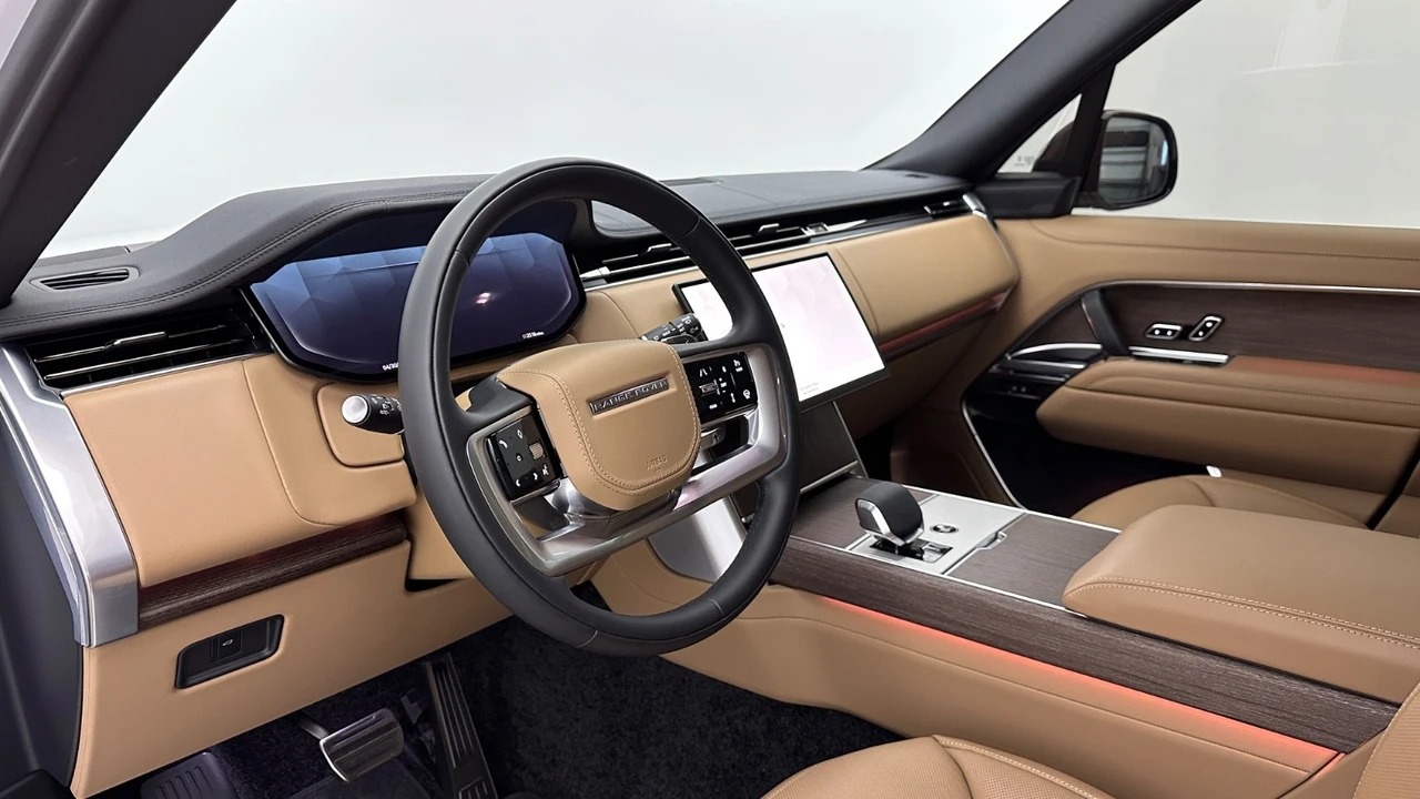 2025 Land Rover Range Rover L460 - Image 7 of 31
