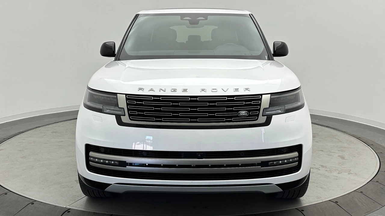 2025 Land Rover Range Rover L460 - Image 2 of 31