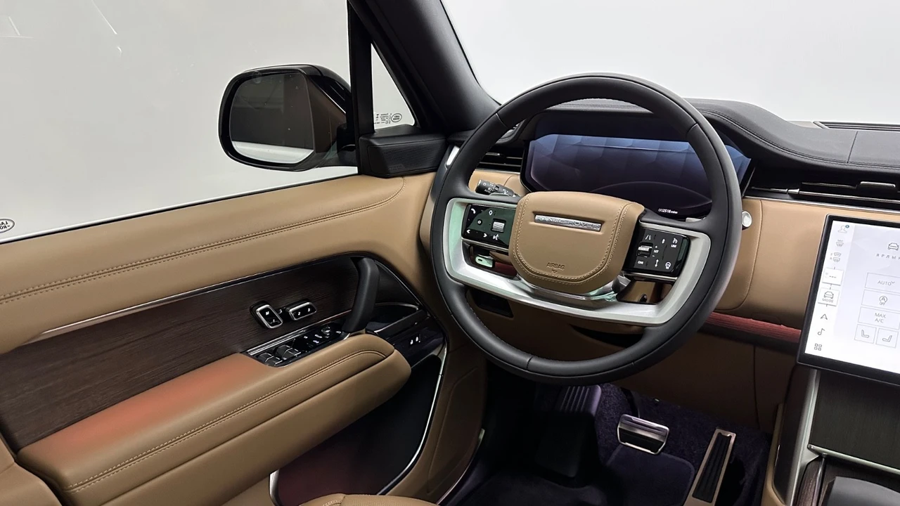 2025 Land Rover Range Rover L460 - Image 12 of 31