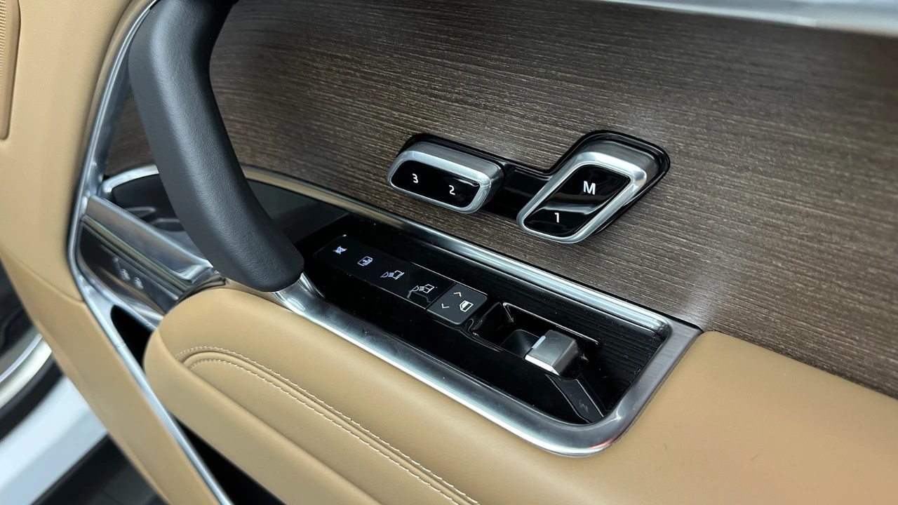 2025 Land Rover Range Rover L460 - Image 31 of 31