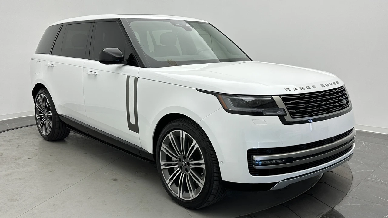 2025 Land Rover Range Rover L460 - Image 3 of 31
