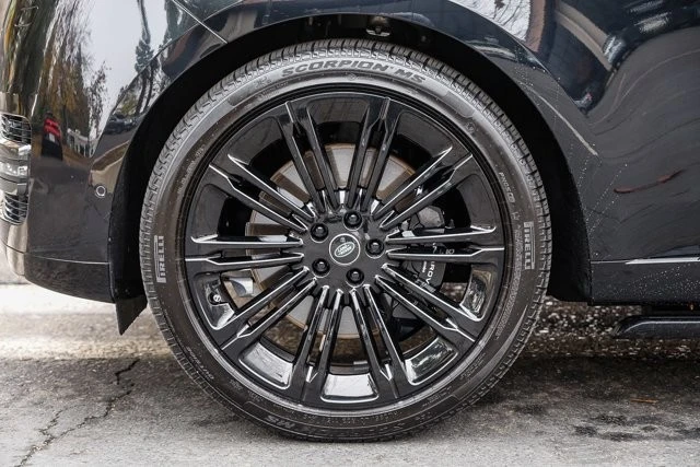 2025 Land Rover Range Rover L460 - Image 9 of 12