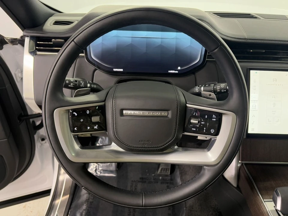 2025 Land Rover Range Rover L460 - Image 11 of 12