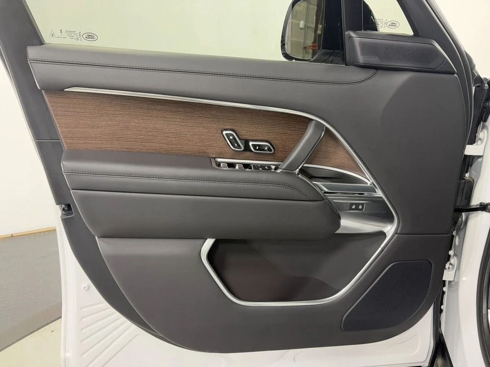 2025 Land Rover Range Rover L460 - Image 5 of 12