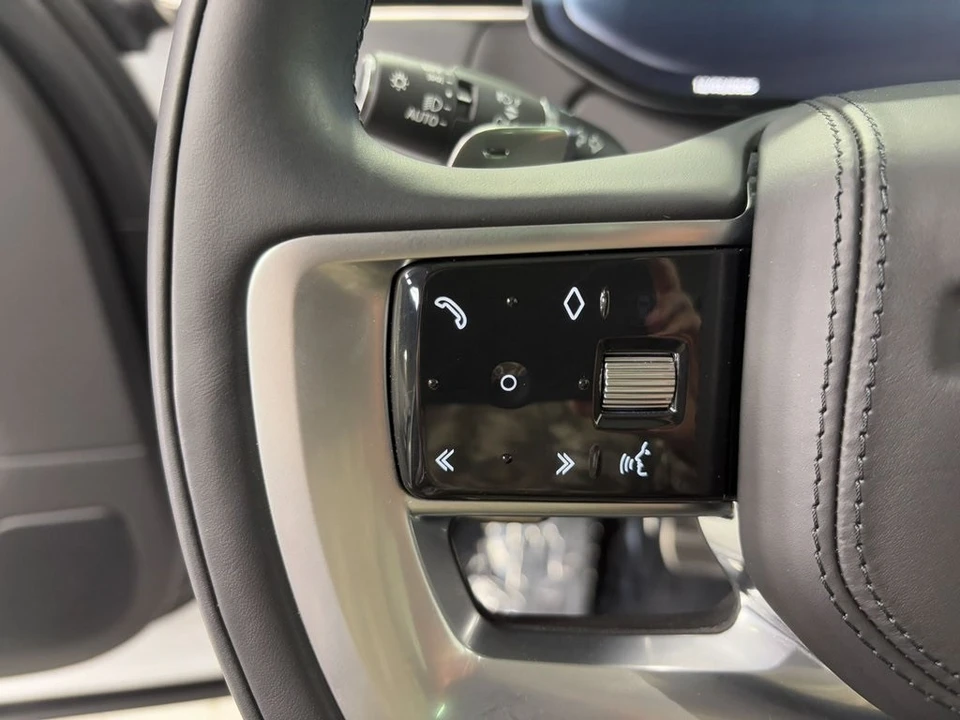 2025 Land Rover Range Rover L460 - Image 10 of 12