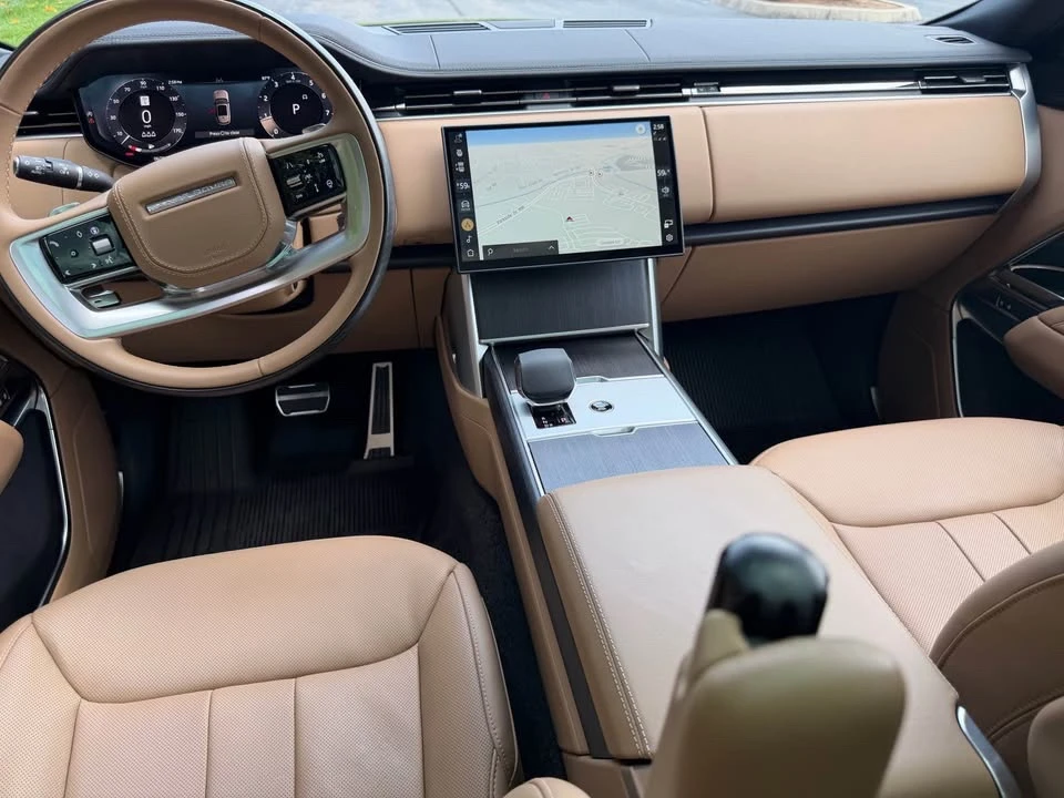 2025 Land Rover Range Rover L460 - Image 17 of 18