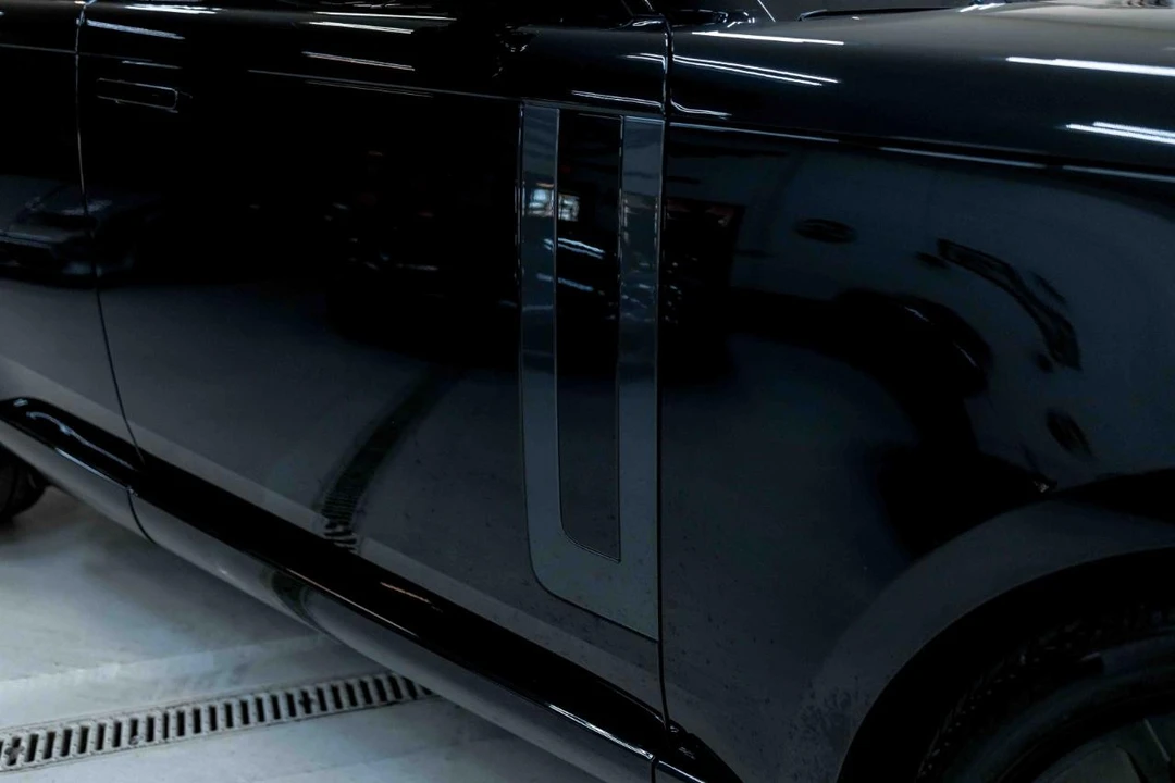 2025 Land Rover Range Rover L460 - Image 18 of 21