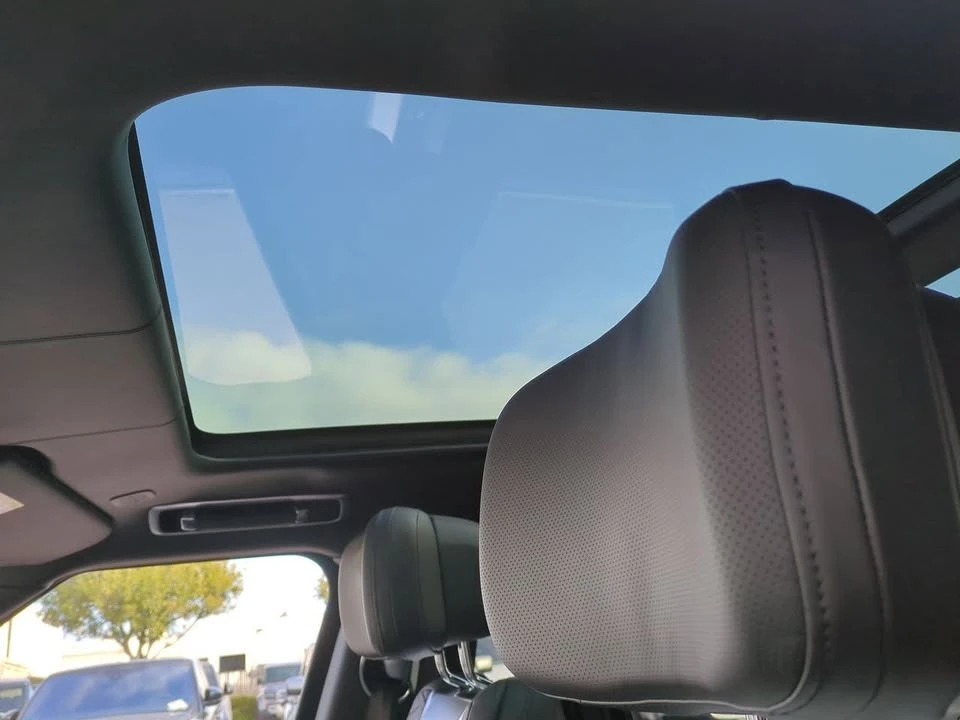2025 Land Rover Range Rover L460 - Image 19 of 20