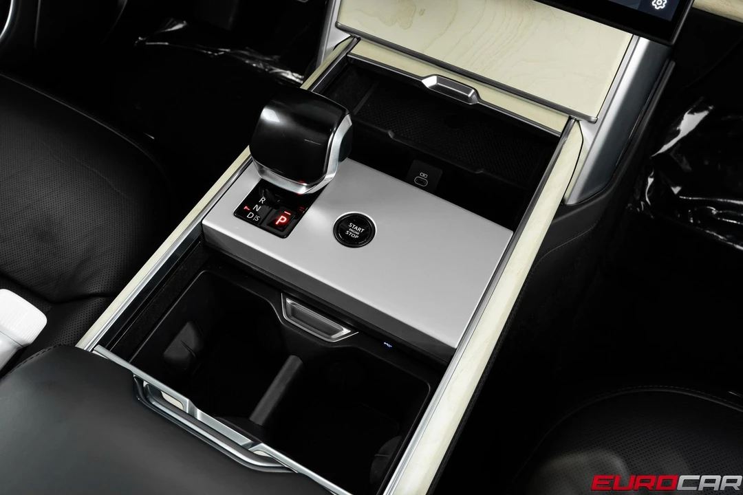 2025 Land Rover Range Rover L460 - Image 29 of 31