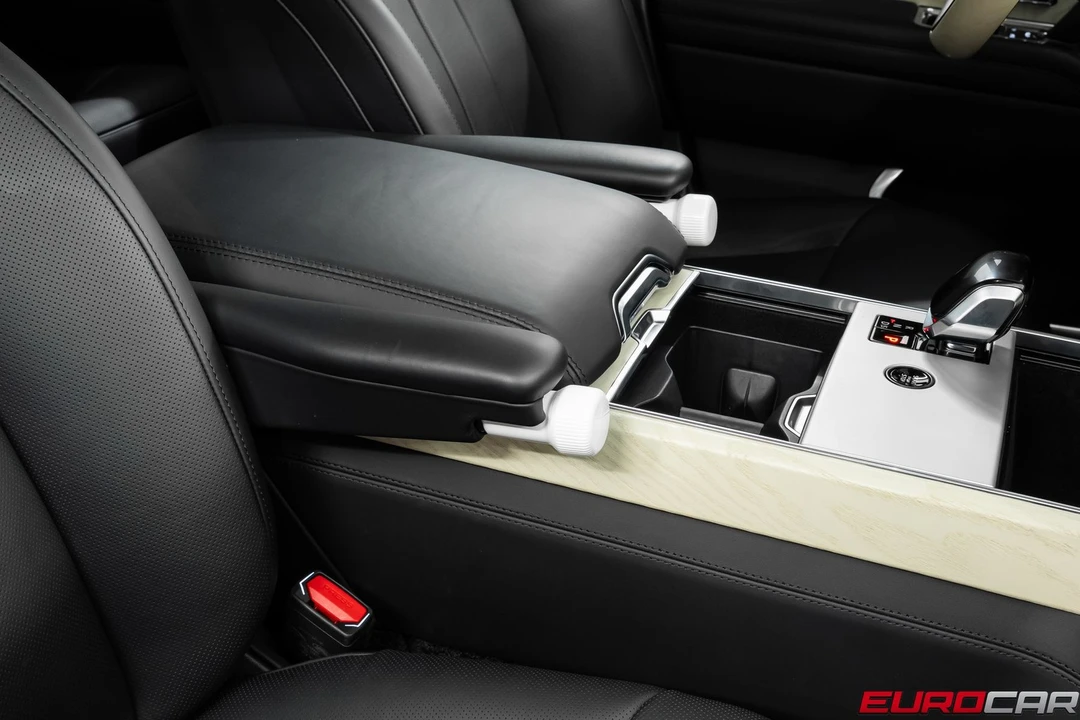 2025 Land Rover Range Rover L460 - Image 31 of 31