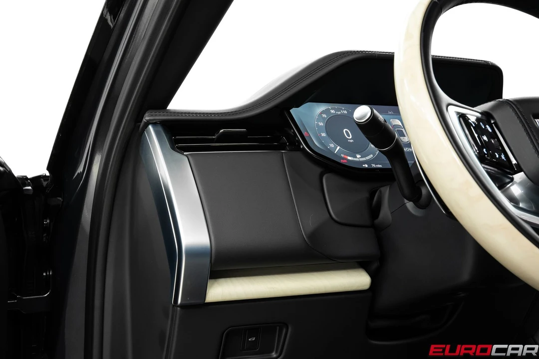 2025 Land Rover Range Rover L460 - Image 26 of 31