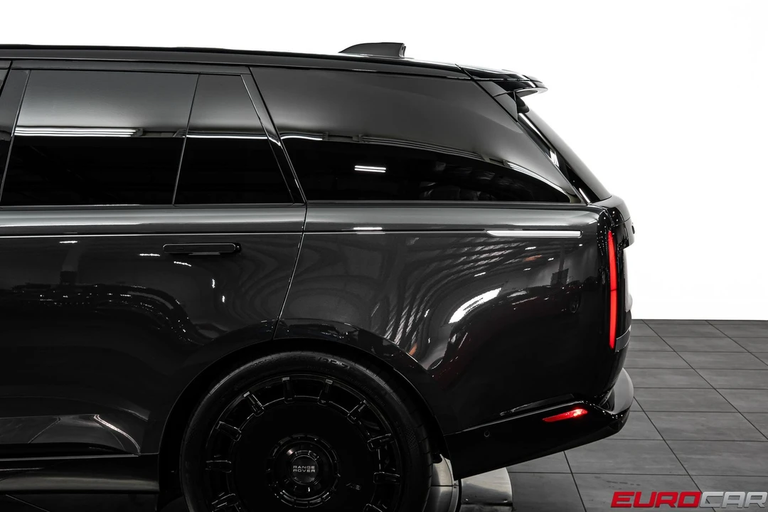2025 Land Rover Range Rover L460 - Image 14 of 31