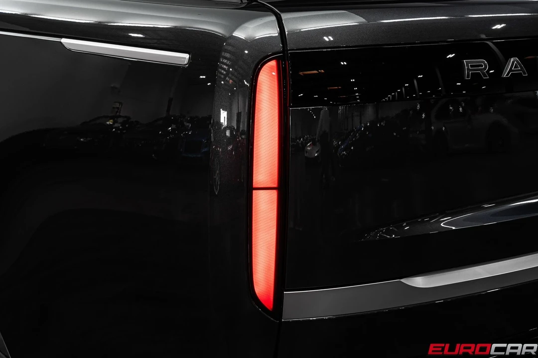 2025 Land Rover Range Rover L460 - Image 17 of 31