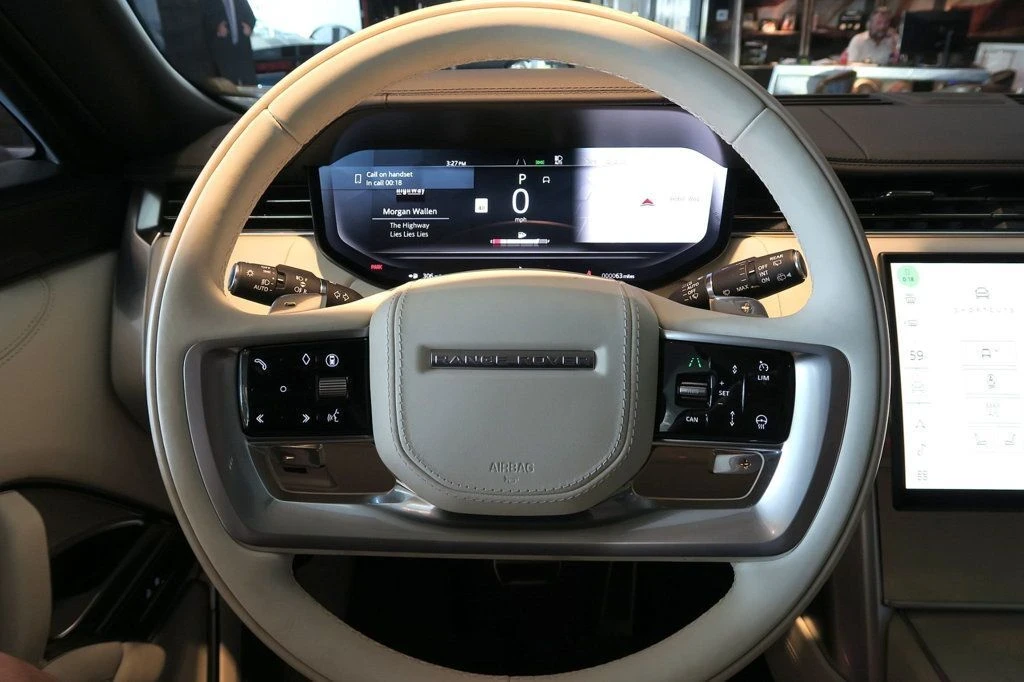 2025 Land Rover Range Rover L460 - Image 16 of 21