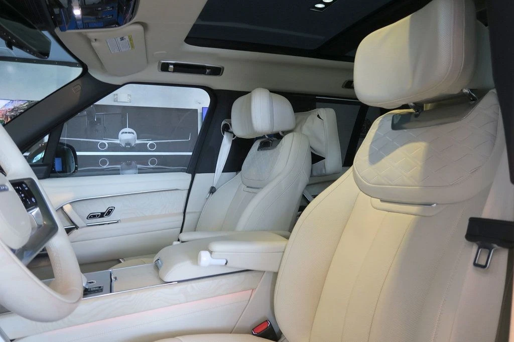 2025 Land Rover Range Rover L460 - Image 15 of 21