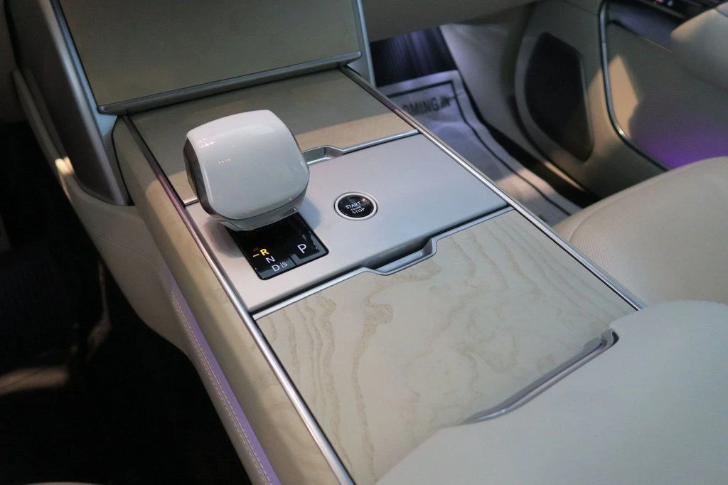 2025 Land Rover Range Rover L460 - Image 19 of 21