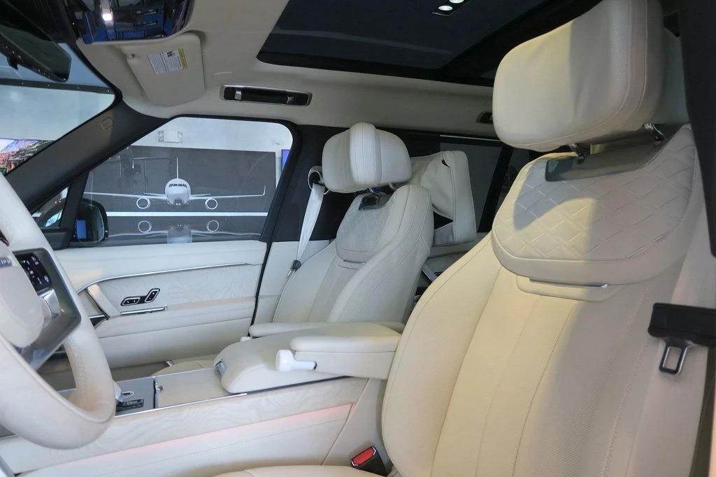 2025 Land Rover Range Rover L460 - Image 15 of 21