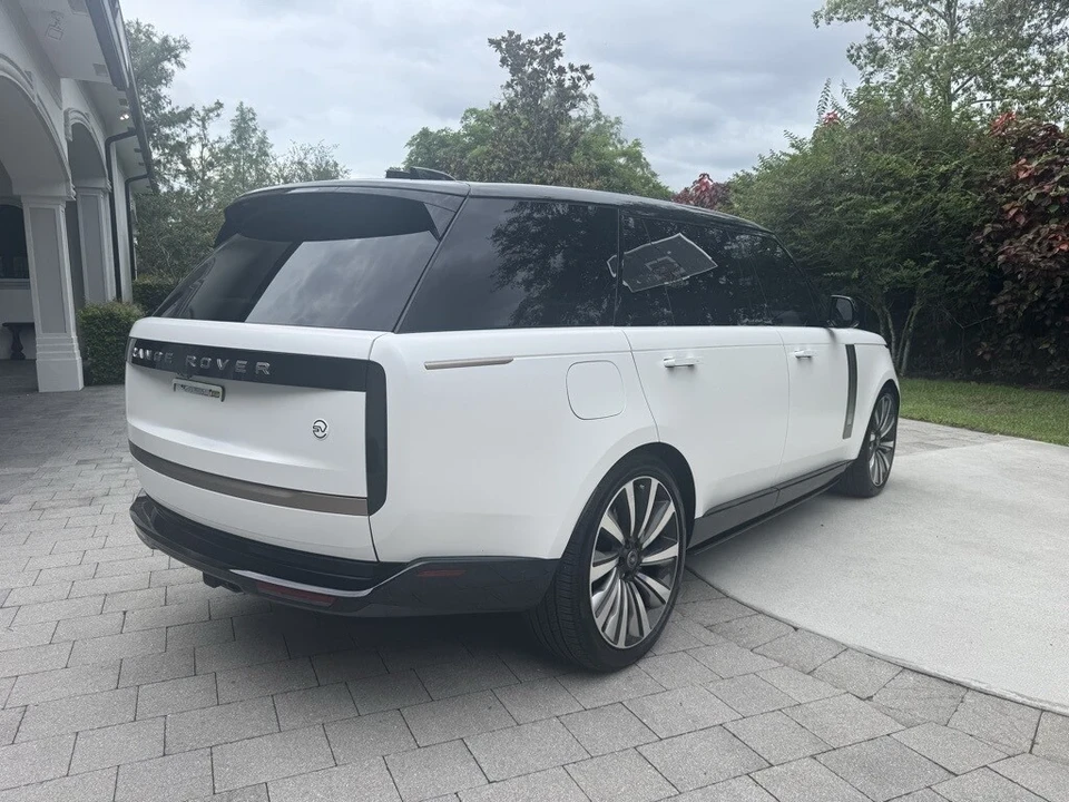 2025 Land Rover Range Rover L460 - Image 12 of 21