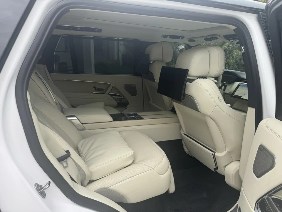 2025 Land Rover Range Rover L460 - Image 16 of 21