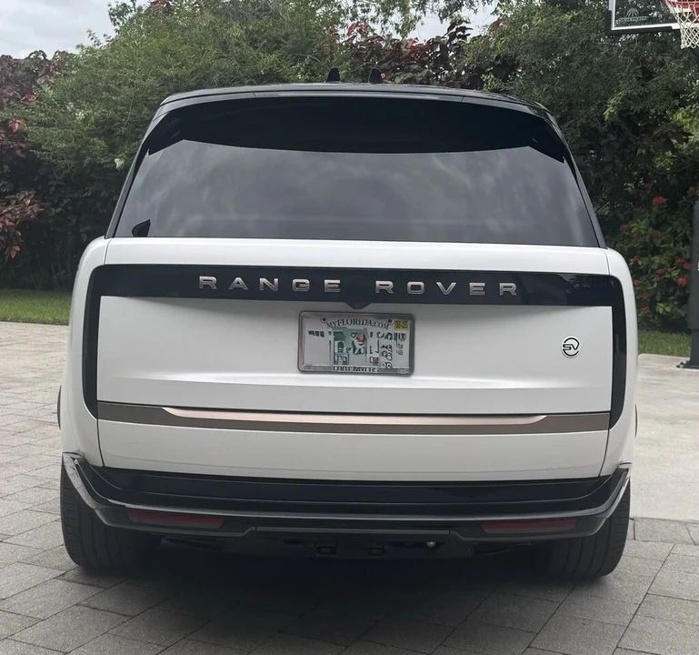 2025 Land Rover Range Rover L460 - Image 11 of 21