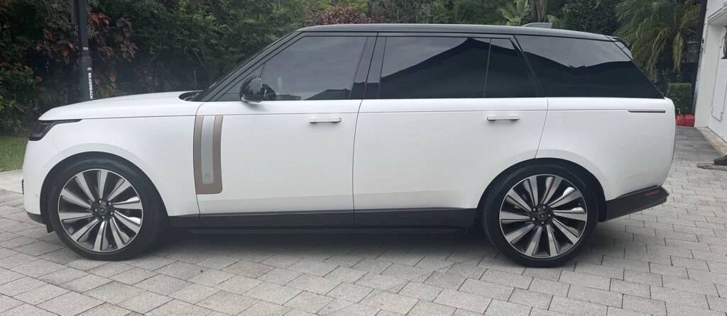 2025 Land Rover Range Rover L460 - Image 2 of 21