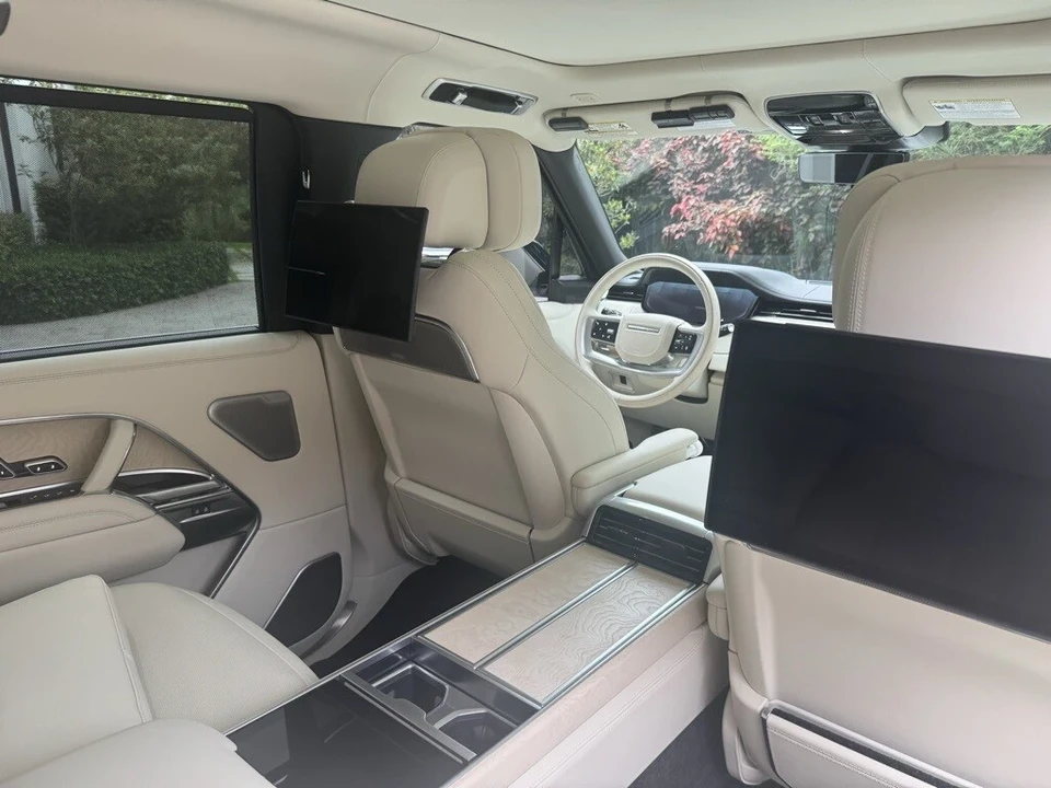 2025 Land Rover Range Rover L460 - Image 17 of 21