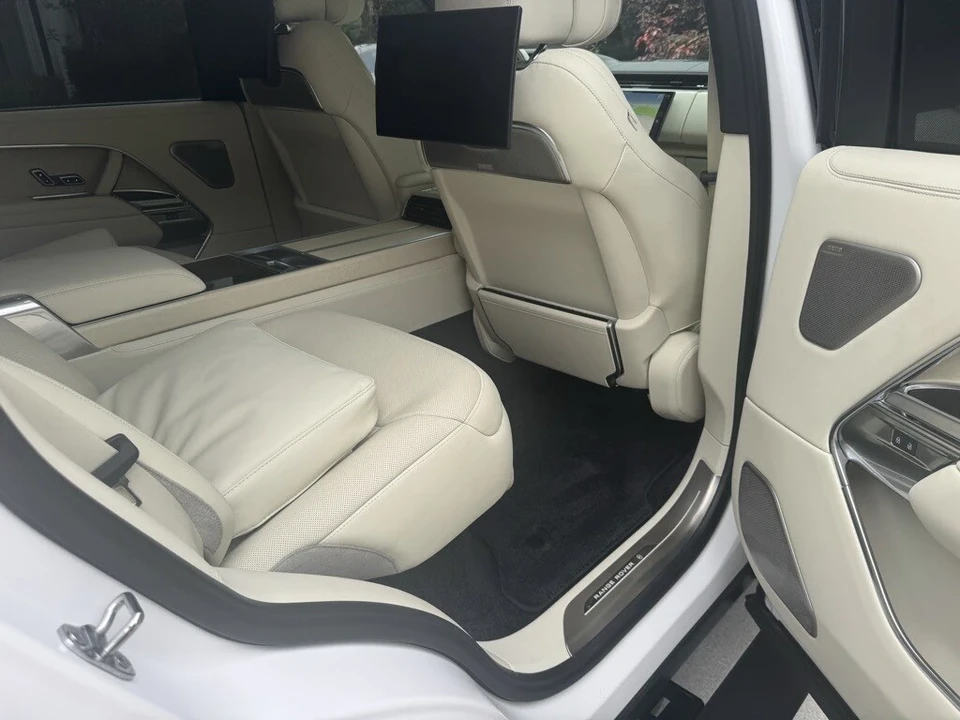2025 Land Rover Range Rover L460 - Image 20 of 21