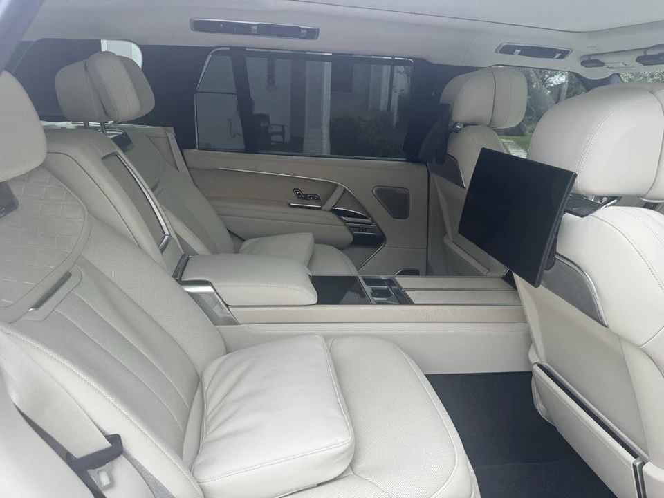 2025 Land Rover Range Rover L460 - Image 15 of 21