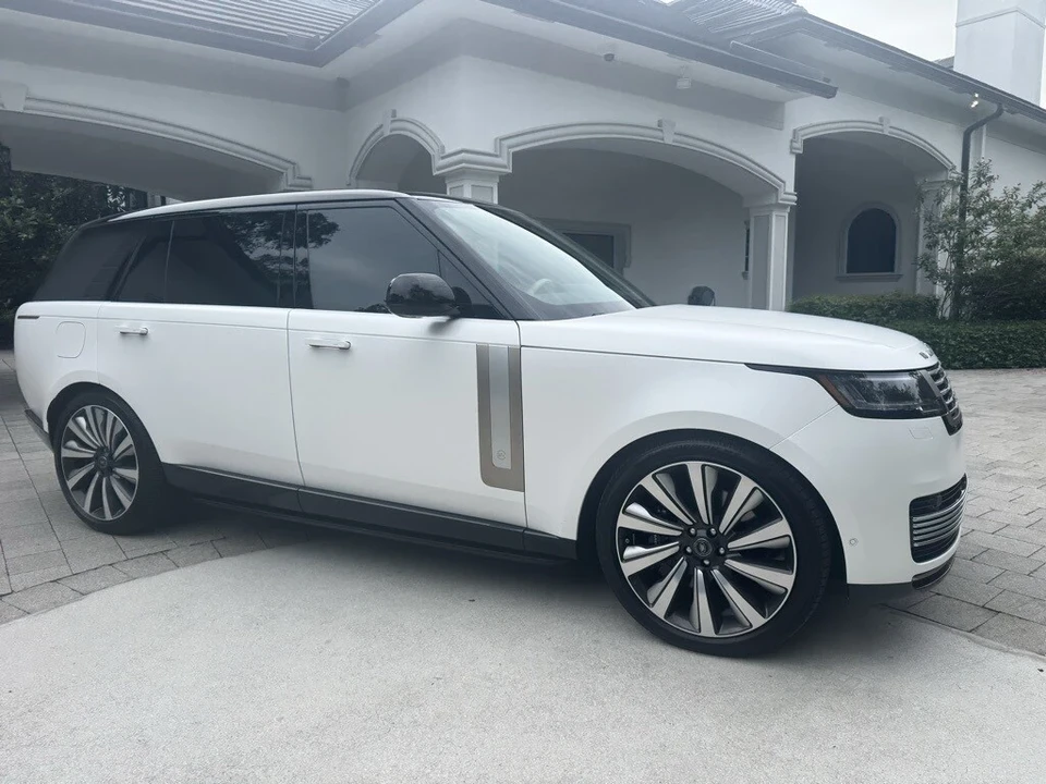 2025 Land Rover Range Rover L460 - Image 9 of 21