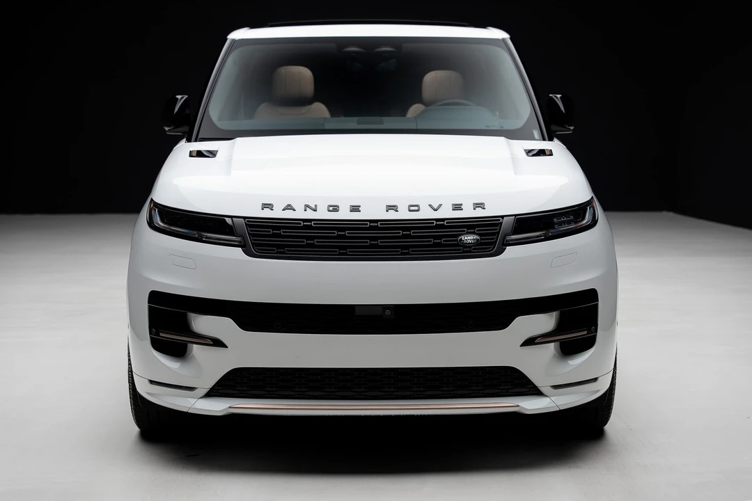 2025 Land Rover - Image 7 of 31