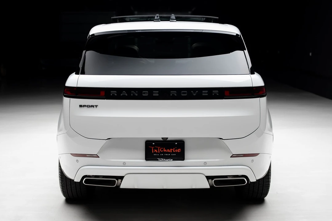 2025 Land Rover - Image 25 of 31
