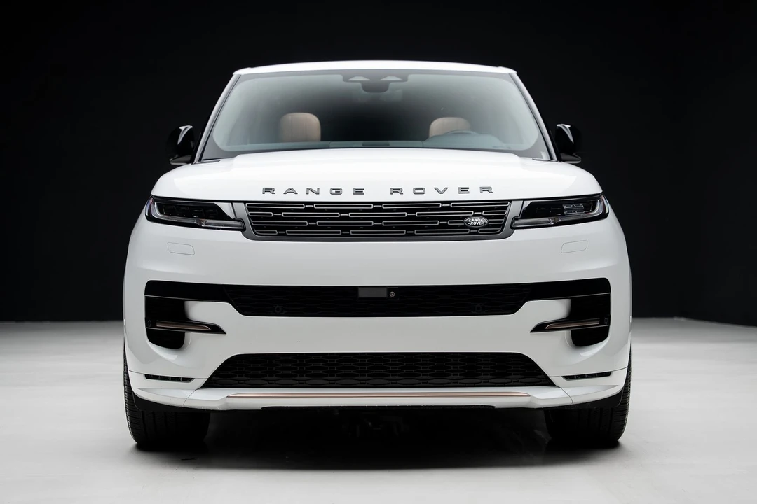 2025 Land Rover - Image 8 of 31