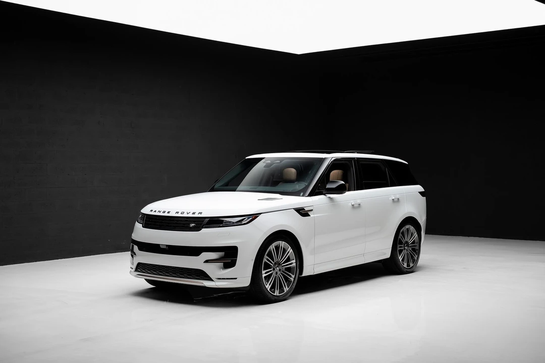 2025 Land Rover - Image 4 of 31
